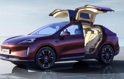Čínska kópia Tesly Model X je takmer ako originál, o 56 000 € lacnejší!