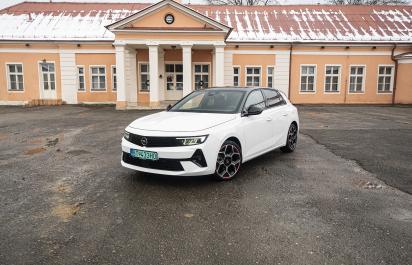 Nová generácia Oplu Astra má plug-in hybrid, koľko príde na nabitie?