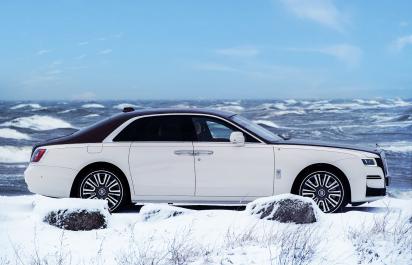 Rolls-Royce Ghost ukazuje špeciálnu sériu Amber Roads