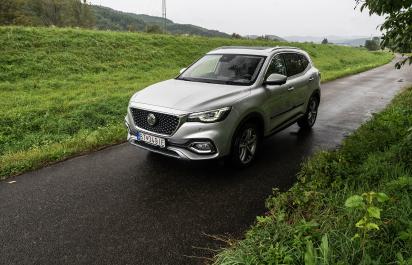 Ako funguje MG HS s manuálom?