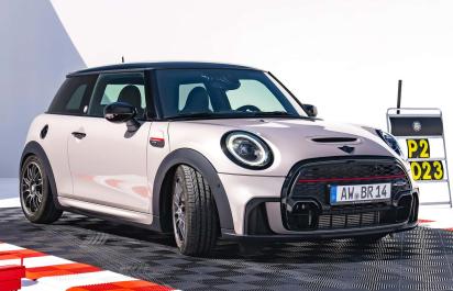 MINI ukazuje novú verziu svojho najvýkonnejšieho modelu. Dostala meno Bulldog Raving Edition
