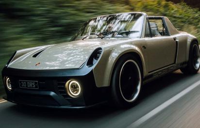 Nádherný restomod Porsche 914 má pár paralel s Caymanom