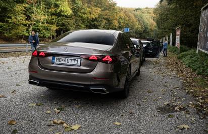 Mercedes triedy E aj v desiatej generácii drží komfortnú trofej