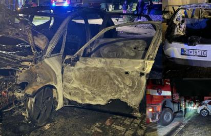 Horiaci elektromobil pri BA: Hasiči ho ponorili do vody!