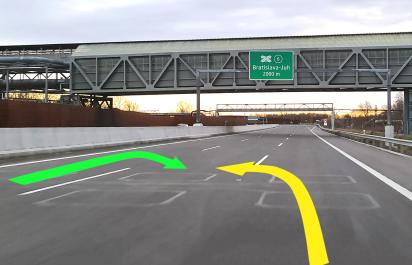 Má prednosť vodič na zelenej alebo žltej trase? Správna odpoveď + výklad zákona