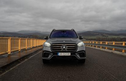 Test: Mercedes-Benz GLS450d - Kráľ komfortu a čiastočne aj zákrut