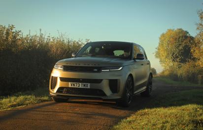 Takto si žijú elity. Range Rover nás pozval do zákulisia svojho sveta a nestačili sme sa diviť. Reportáž z Range Rover SV Immersion v Cotswolds