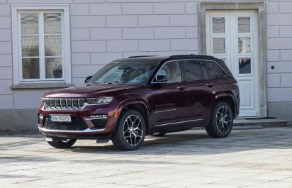 Jeep Grand Cherokee prichádza späť ako luxusný hybridný krížnik