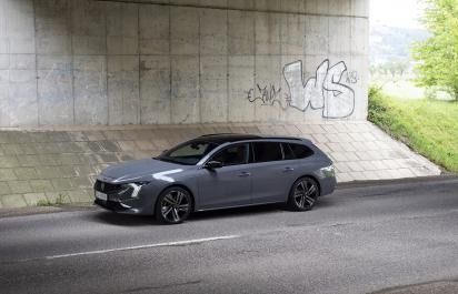 Peugeot 508 SW vyzrel do krásy a elegancie