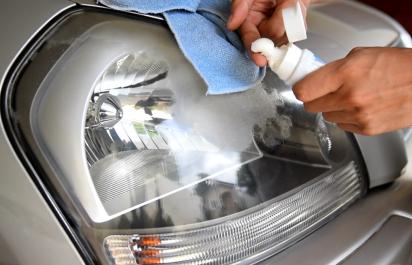 Slabo svietiace, zažltnuté svetlá: Ako ich vyčistiť rýchlo a jednoducho? Reflektory ako nové bez návštevy autoservisu!  