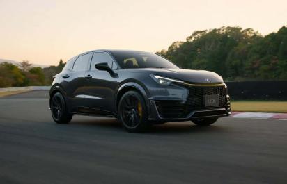 Lexus spravil extrémnu šialenosť, sústavu z GR Yarisu narval do uhladeného modelu LBX
