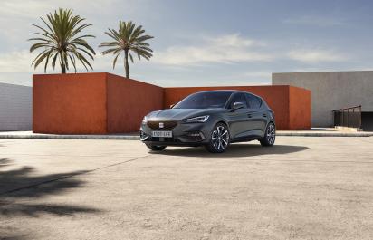 SEAT Leon zväčšuje displeje a predvádza utajený facelift