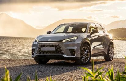 Lexus LBX s bipolárnou batériou je predajným hitom, výrobca zverejnil čísla