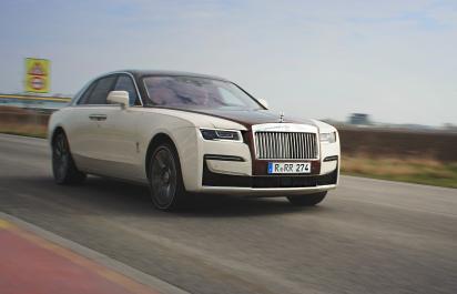 Zrazu k nám boli všetci milí. Aké je to mať Rolls-Royce Ghost Amber Roads? 