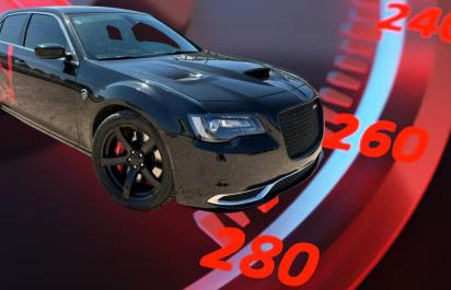 Šialená policajná naháňačka: Vodičovi 470-koňového Chrysleru namerali 280 km/h!