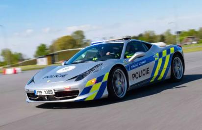 Kto jazdí v policajnom Ferrari v Česku a kde ho môžete stretnúť? (podcast)