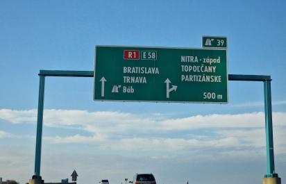 Neprehliadnite zvýšenie cestných poplatkov, rast až o 40% autodopravcovia odmietajú. Celá tabuľka s novými mýtnymi poplatkami