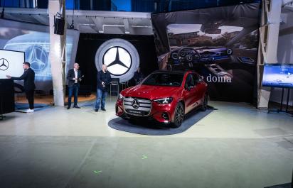 Pozreli sme si nový elektrický Mercedes-Benz GLC. Dáva zbohom špeciálnym názvom a láka na cenu