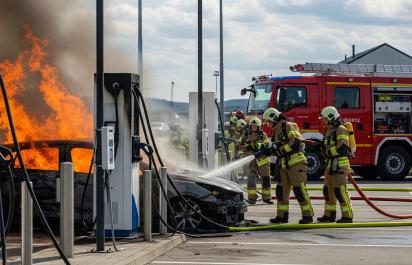 Štatistiku celý čas čítali nesprávne. České požiare elektromobilov poukázali na vysoké riziko vznietenia tých benzínových a naftových 