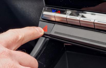 Ďalší nezmyselný zákon? Za poďakovanie výstražnými majú ukladať pokutu 150 €, v praxi tak ale ďakujú aj policajti