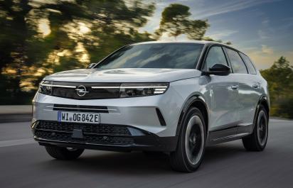 Výsledok testu SUV prekvapili aj samotný Opel. Jeho Grandland na plnú nádrž prešiel 1115 km, z toho tretinu bez emisií