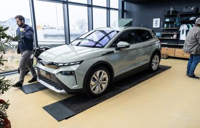 Karoq, či Elroq? Vyjde elektro lacnejšie? Pozreli sme sa na rôzne scenáre