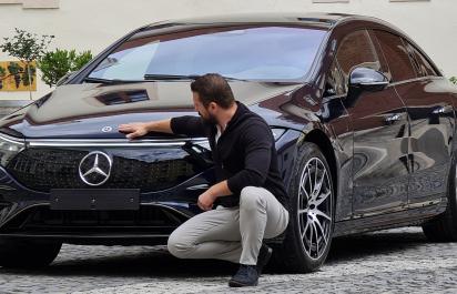 Koľko VW, Stellantis či Mercedes zarobili na každom aute? Im sa darilo, no viaceré automobilky boli v mínuse 