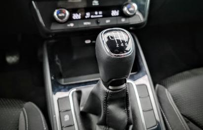 Týmto autám s manuálom sa radšej vyhnite, aj keď lákajú nízkymi cenami