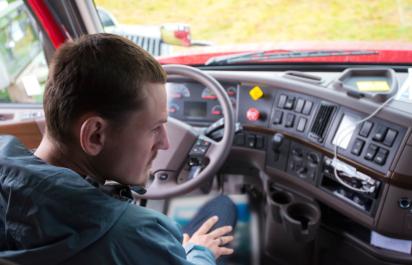 Vodičské oprávnenie na autobus a kamión už od 17 rokov: Téma, ktorá rozdeľuje motoristov právom