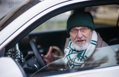 Prípad vodiča-dôchodcu, ktorý katastrofálne dôveroval navigácii, vrhá tieň na zvýšenie veku lekárskych kontrol až od 70 rokov