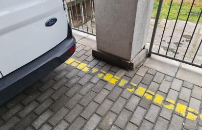 Platnosť žltých čiar pri ceste v roku 2025 (dopravná poradňa)