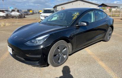 Autopožičovňa rozpredáva Tesly, 2-ročný Model 3 je za cenu Fabie 