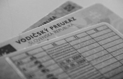 Máte na vodičáku kód 78 aj vy? Na pozostatok z autoškoly vodiči zabúdajú alebo ho celkom ignorujú, riskujú