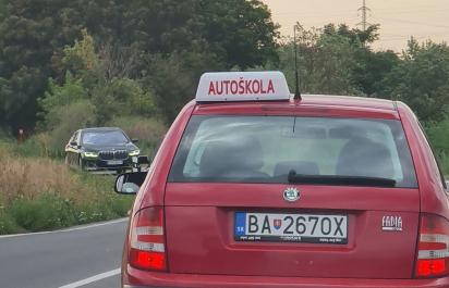 Vodičák nedostanú aj keď jazdia dobre a poznajú teóriu. Zmena v udeľovaní vodičákov je kritizovaná už v predstihu