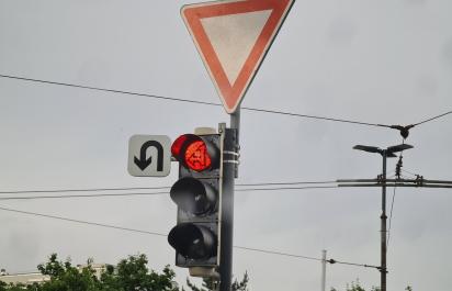 Na akej križovatke sa môžete otočiť bez pokuty? Vysvetľujeme predpisy a príklady z praxe