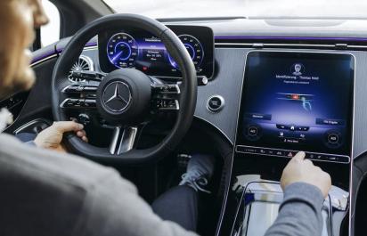 Mercedes pay+ už funguje aj na Slovensku, konečne si môžete dokúpiť funkcie aj dodatočne