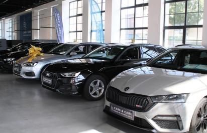 Vzor pre autopredajcov. Otvorili len pred rokom, zrušili „malé písmená“ a dnes ich zákazníci nevedia vynachváliť