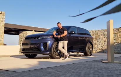 Exkluzívne z Mykonosu: Range Rover nám ukázal historicky prvý Sport SV Bespoke