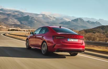 Neprehliadnite: Škoda práve odhalila novú Octaviu, verzia RS je najvýkonnejšia v histórii