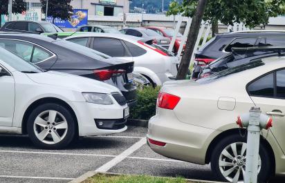 Autá, ktoré strácajú hodnotu najrýchlejšie. Závislosť zostatkovej hodnoty vozidla od farby laku môže byť kauzálna