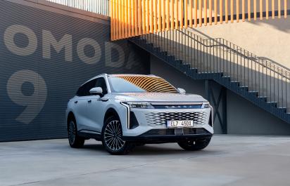 Test: Omoda 9 SHS. Čína to s útokom na prémiu myslí vážne