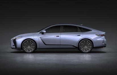 Nová Tesla Model S na prvých záberoch? Na pohľad správna zmena, lenže ide o nový japonský sedan Lexus ES