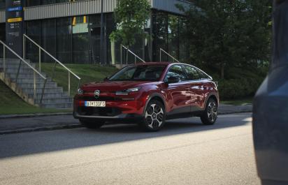 Test: Citroën C4 PureTech 130 EAT8: Krásny crossover s automatom a najlepším podvozkom