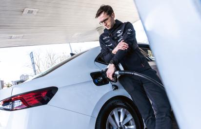 Na Škode prešiel takmer 3 000 km na jednu nádrž. Toto sú jeho rady pre všetkých motoristov