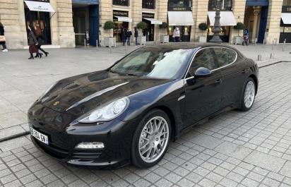 Slabý dopyt prinútil toto jazdené Porsche Panamera zlacniť na úroveň Octavie. Dôvod? Má manuálnu prevodovku