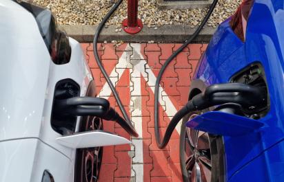 Dnes u nás spustili kreditný systém pre elektromobily. Majitelia áut a nehnuteľností môžu zarobiť aj bez fotovoltiky