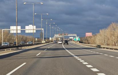 Žiadna spotrebná daň za palivo, ale poplatok za každý kilometer cesty. Vyúčtovanie prebehne raz ročne ako elektrina
