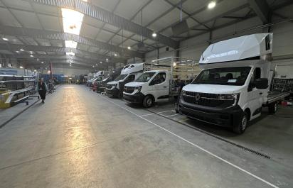 Pozreli sme sa ako Moto Wektor spraví z podvozku Renaultu Master špecializovaný nástroj