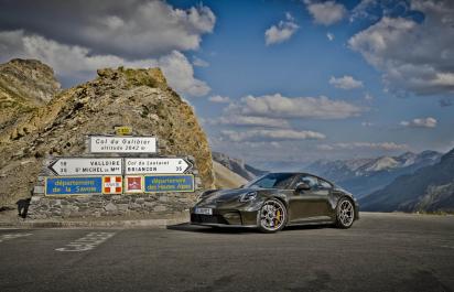 Porsche 911 GT3 Bergsport má dobrý recept. Alpy, manuál a 9000 otáčok