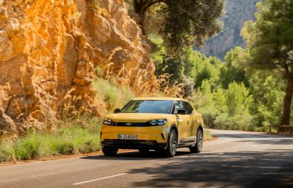 Viac dojazdu pre základ? Ford vymenil batérie pre Capri a Explorer